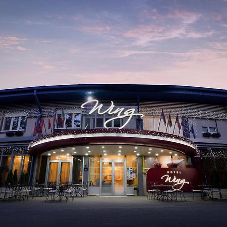 Wing Club Hotel Ягодина Экстерьер фото