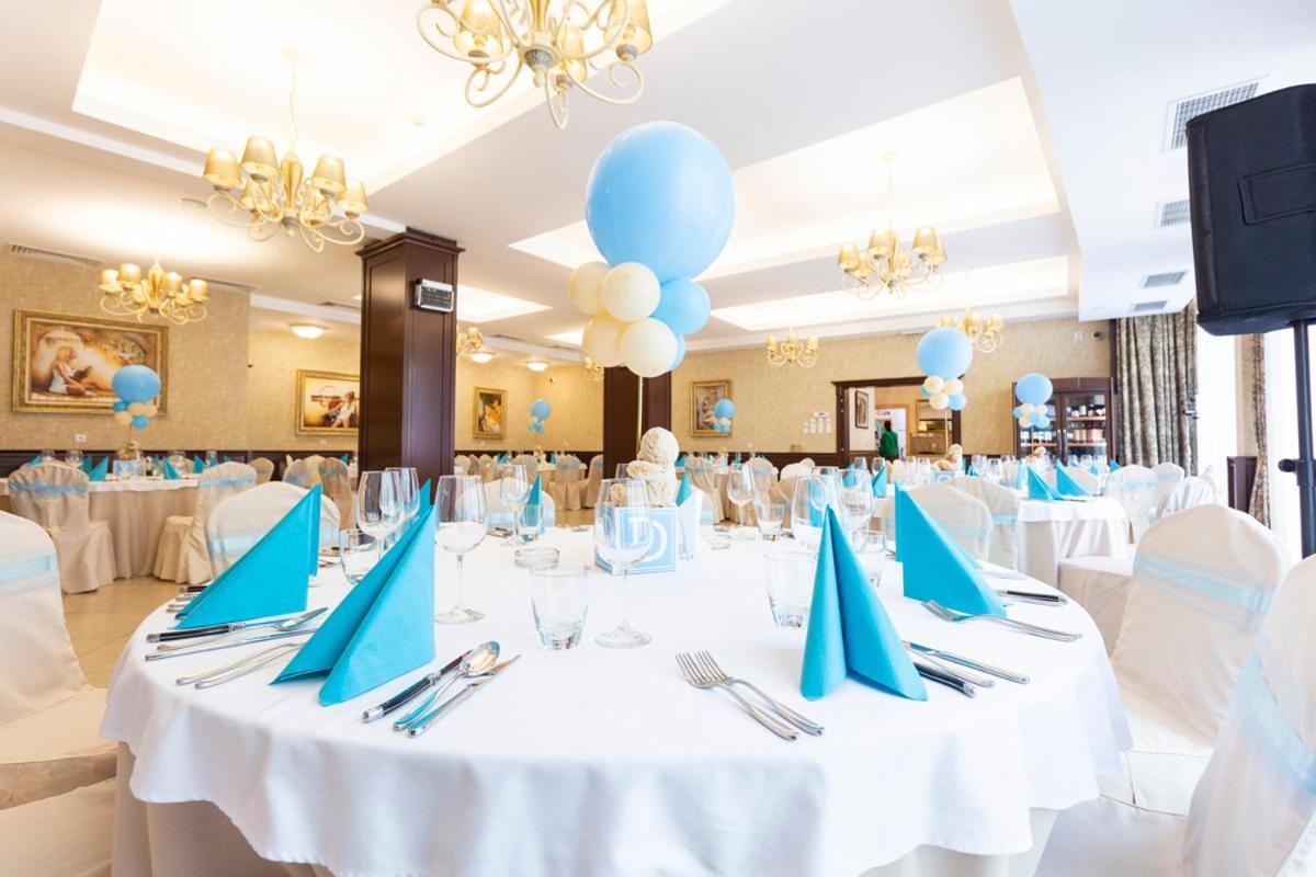 Wing Club Hotel Ягодина Экстерьер фото