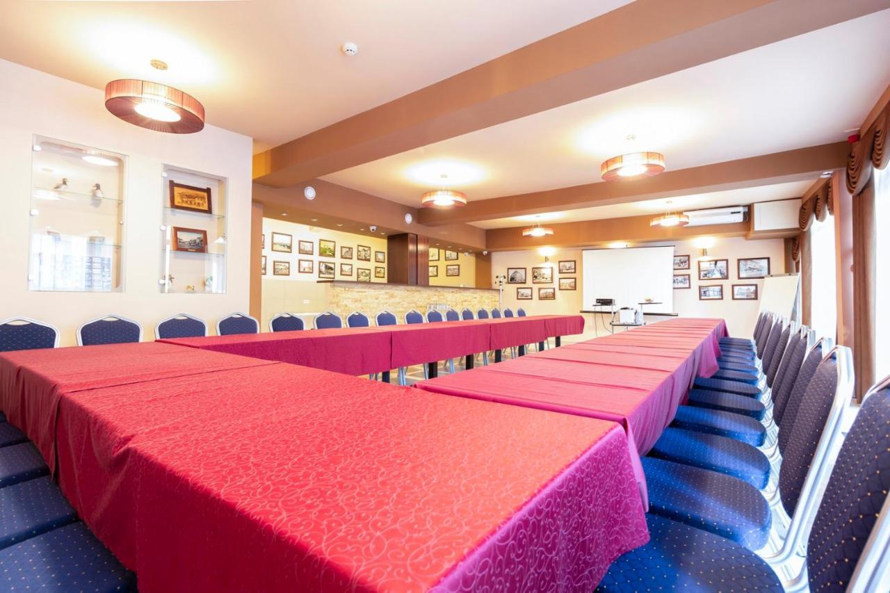 Wing Club Hotel Ягодина Экстерьер фото