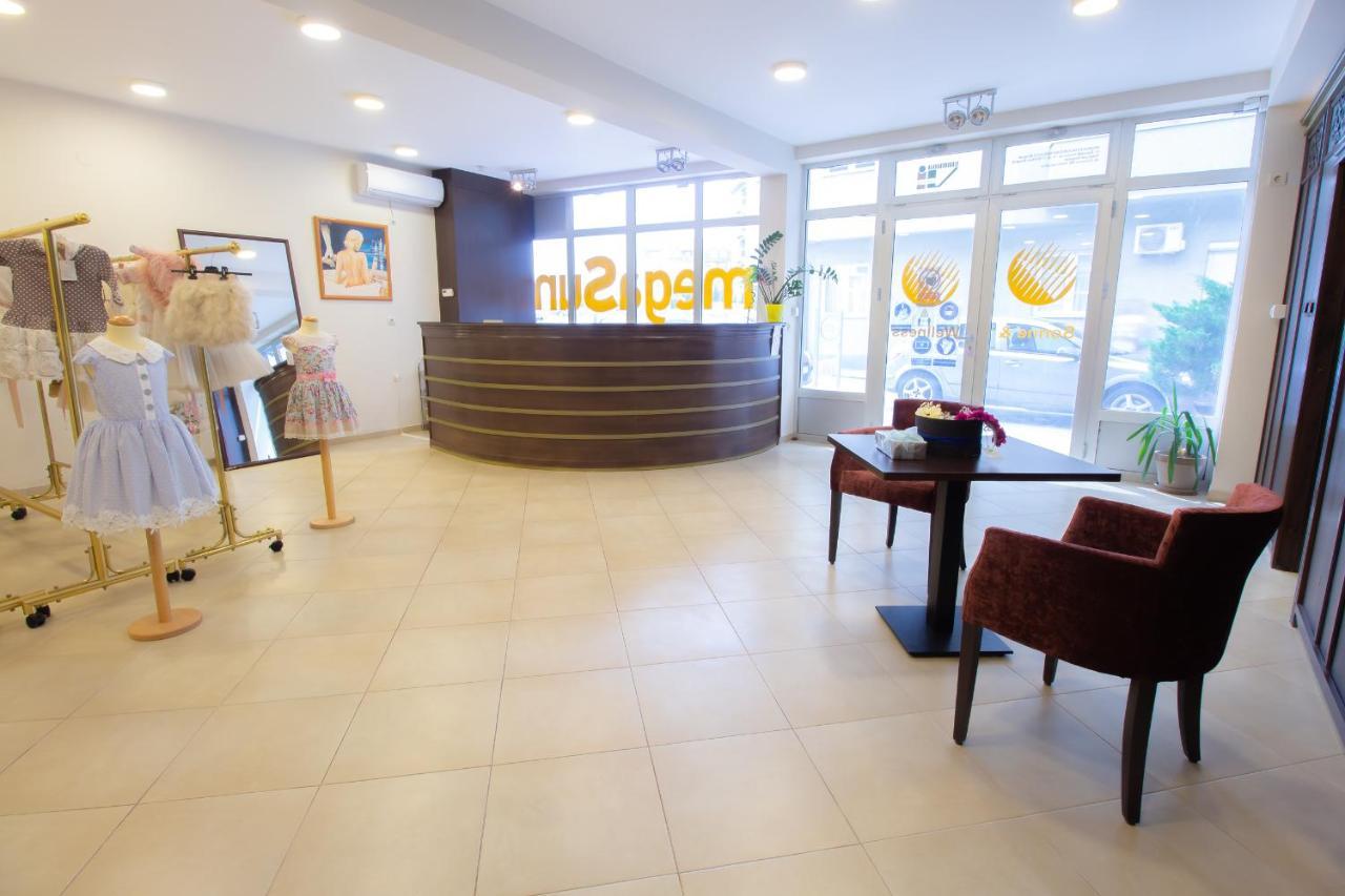 Wing Club Hotel Ягодина Экстерьер фото